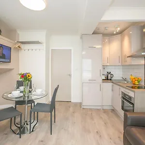 Apartment St Stephen's District-1